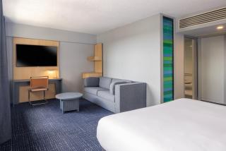 lyf on Elizabeth Melbourne - 1