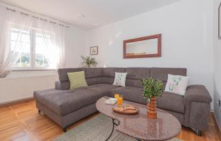 Three-Bedroom Apartment Dubrava With An Outdoor Swimming Pool 09 - 4