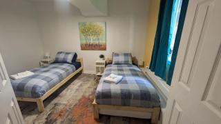 Comfy Apartment Steps from Downtown Fun, Unit #1 - 7