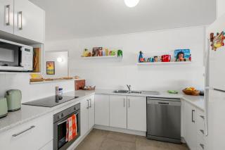 Seaspray Unit 2, 21 Warne Tce, Kings Beach - 6