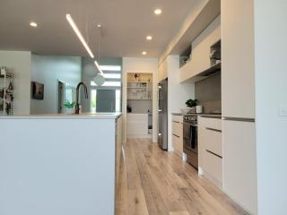 Hosts on the Coast Skippers Landing - 2