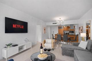 Brickell 35th Floor Residence with Saltwater Pool 5-Star Amenities - 4