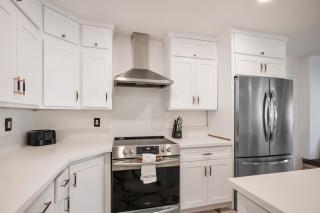 Ranch Style Home with Pool, Hot Tub, BBQ Near Strip - 5