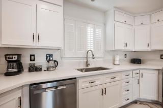 Ranch Style Home with Pool, Hot Tub, BBQ Near Strip - 6