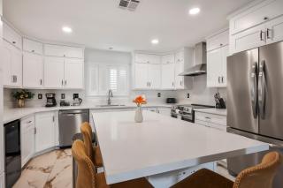 Ranch Style Home with Pool, Hot Tub, BBQ Near Strip - 2