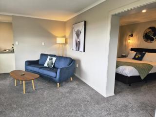 Centrally located Hilltop Apartment - 4