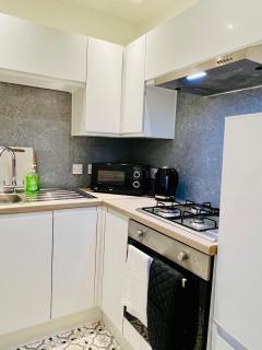 Cozy 2 Bed Apartment Just Minutes from Glasgow Airport - 3