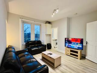 Cozy 2 Bed Apartment Just Minutes from Glasgow Airport - 0