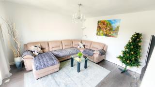 Richview Gardens Suite, 3-bdr - 8