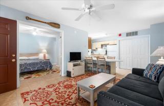 First Floor 2 Bedroom Condo with Private Courtyard & Outdoor Pool! - 7