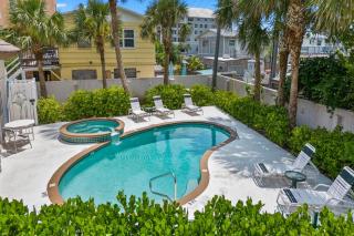 Flores Ocean Suites 402 - 8