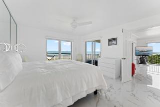 Flores Ocean Suites 402 - 1