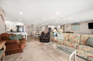 Gorgeous 3 Bedroom Ocean Front Condo in Sandy Square! - 9