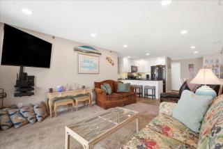 Gorgeous 3 Bedroom Ocean Front Condo in Sandy Square! - 6