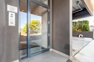 Stylish 2BR Apartment with Scenic Views - 7