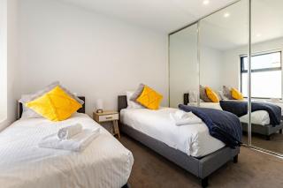 Stylish 2BR Apartment with Scenic Views - 5