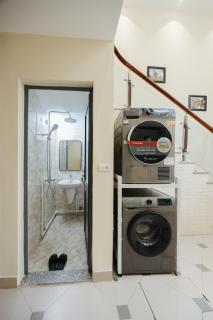 Bright & Tranquil 6BR Home - 8