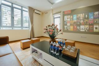 Bright & Tranquil 6BR Home - 1