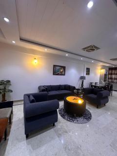 Stylish 1-Bed Apartment in F-11 Markaz - 8