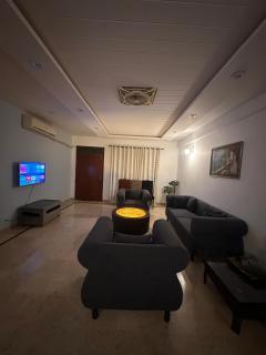 Stylish 1-Bed Apartment in F-11 Markaz - 7