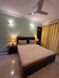 Stylish 1-Bed Apartment in F-11 Markaz - 3