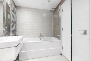 Spacious 3 Double Bed with Roof Terrace - 1