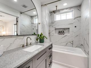 Casa Rivera Spotless Pet Friendly Home 8 Min to Downtown - 5