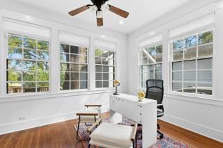 2025 Newly Renovated Scholars Historic Home by UT Sleeps 12 - 3