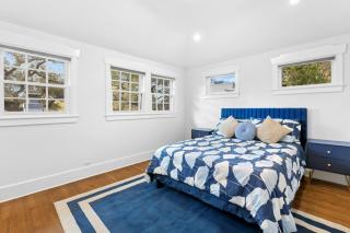 2025 Newly Renovated Scholars Historic Home by UT Sleeps 12 - 7