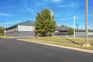 Quality Inn Little Rock on I-30 Near Littlerock airport - 6