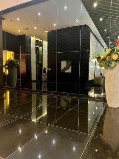 Luxury Stay in Ayala Makati, Air Residences with Balcony - 9