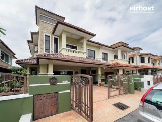 Family House at Kemensah Heights Ampang 3BR for 11pax - 0