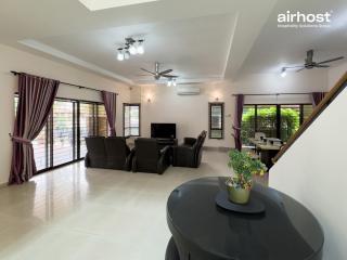 Family House at Kemensah Heights Ampang 3BR for 11pax - 2