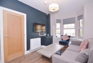 Modern Queens Quarter Townhouse 1 - 2