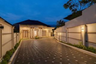 Lulu Luxury New 5br Villa Private Family Gathering at Puncak Bogor - 0