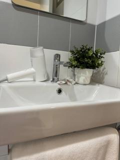 1-Min Walk to BTS Thonglor Simple Spotless Great Value Stay - 5