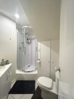 Spacious 3-Bedroom Retreat Near Airport & City - 3