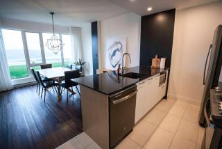 Bright Condo with Pool and Stunning View - 9