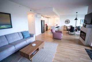 Luxury Condo with Stunning View and Pool - 4