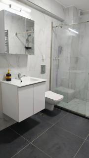 Spacious 3 Rooms Cozy Apartment - 1