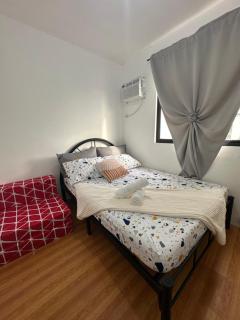 Cozy 2BR Near Clark with WiFi - Self Check-in - 8
