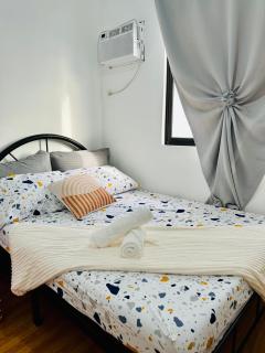 Cozy 2BR Near Clark with WiFi - Self Check-in - 6