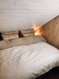 1850 Old Farmhouse Retreat with jacuzzi and sauna - 9