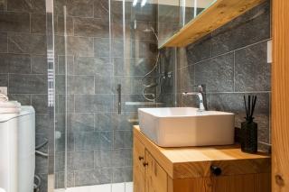 HelloCHALET TrackSide House - Ski-In Ski-Out Apartment on the Cretaz Slopes - 5