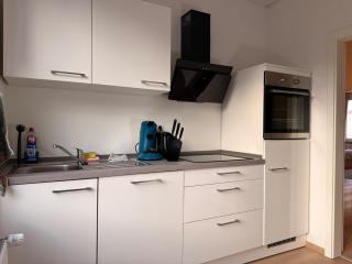 Peaceful & Stylish 2 Bedroom Stay with Garden - 8