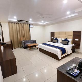 Hotel My Best Stay Patiala !! Parking ! Near Bus Stand ! Banquet ! Near Punjabi University ! Couple Friendly - 4