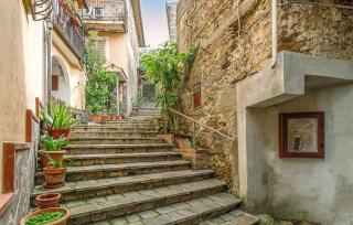 2 Bedroom Beautiful Apartment In Laureana Cilento - 1