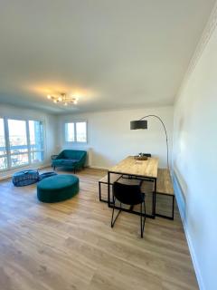 Spacious 5 rooms - free parking - fully equiped - 9