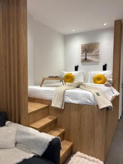 Thessalonian Suite I - 2 Steps from White Tower - 8