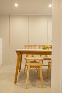 홍대입구역 5분, 최대7인, 넓은 거실, 짐보관, 호텔식 침구,세탁건조기, 홍대 - 4